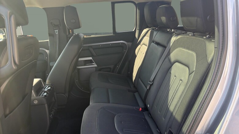 Land Rover Defender 2.0 D240 SE 110 5dr Auto Diesel Estate